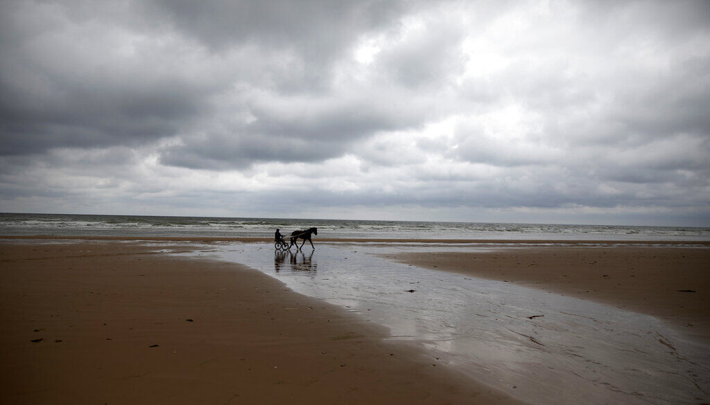 APTOPIX Virus Outbreak France Daily Life